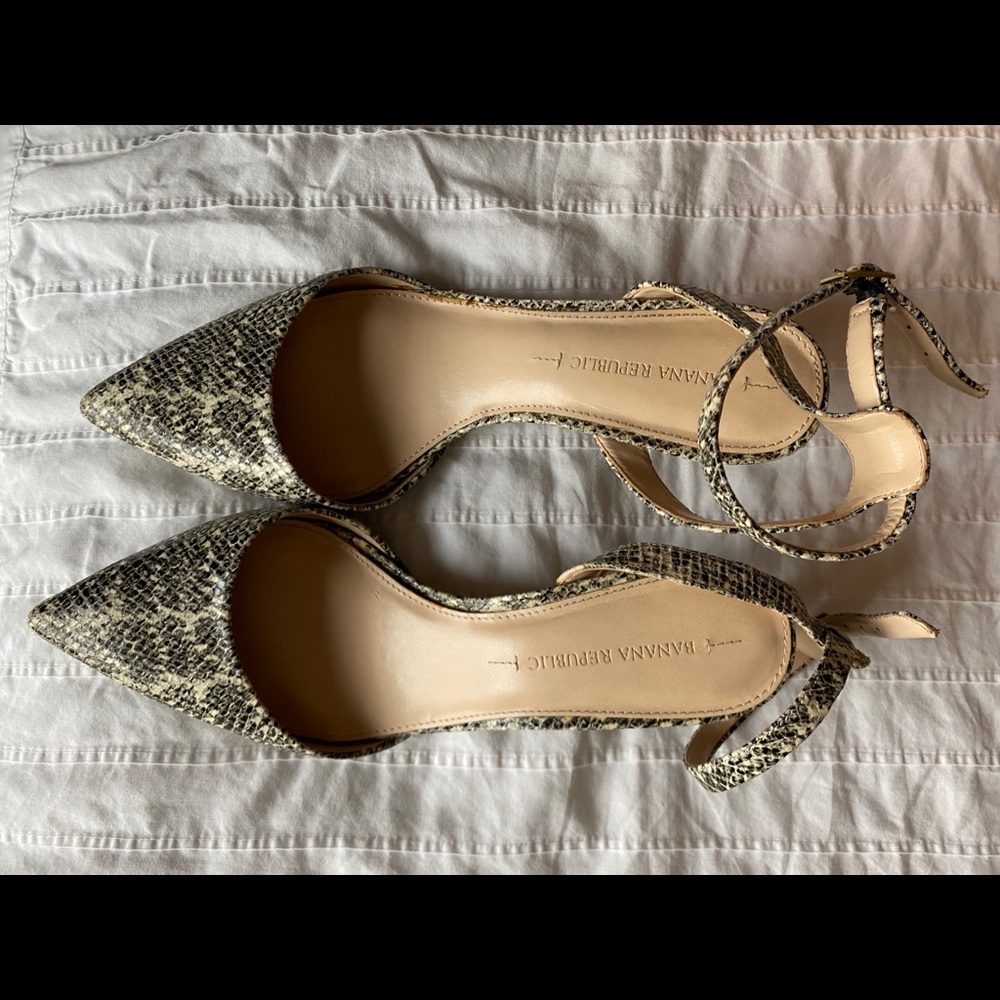 Snakeskin kitten heels- Banana Republic
